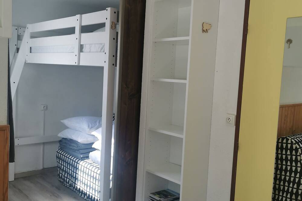 Apartamento entero, Charming mountain apartment with balcony. in Mijoux, Gex