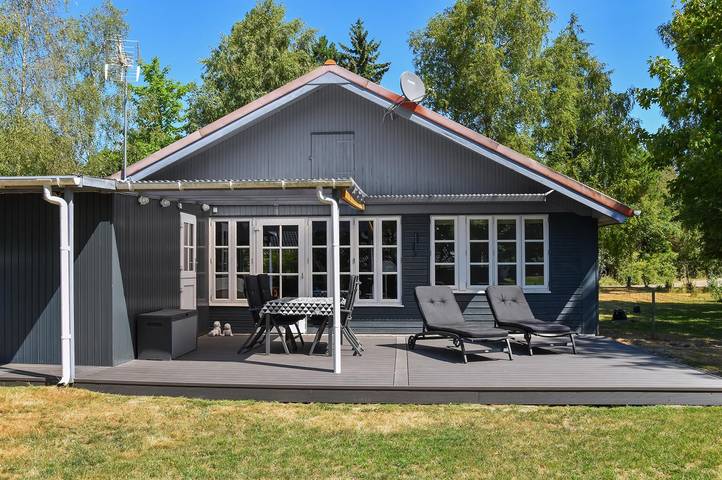 Feriehus for 6 personer, med Terrasse og Hage i tillegg til Sauna i Helberskov