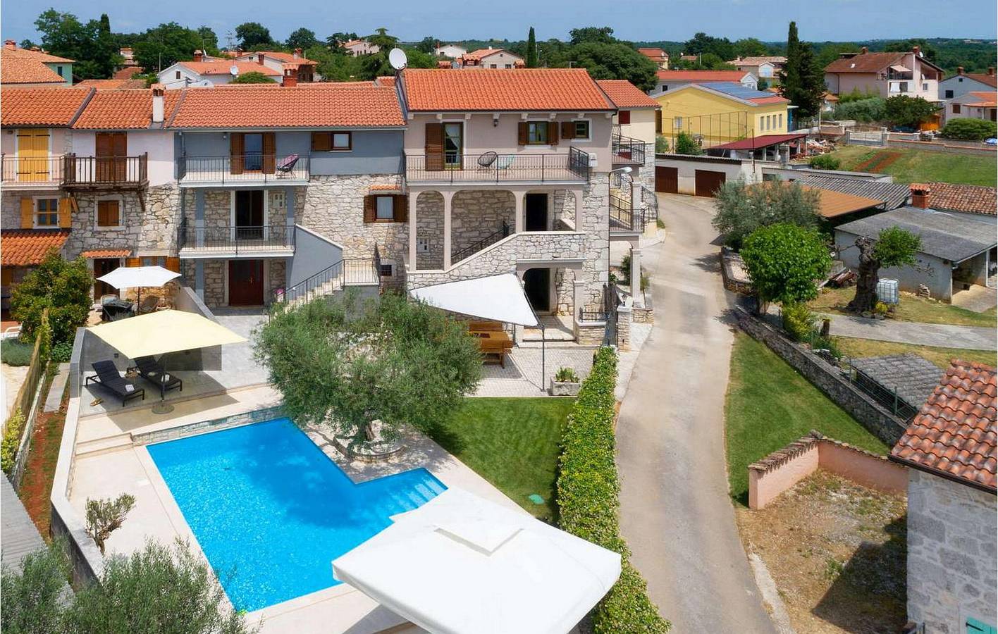 Charmante 200 m² große Wohnung mit Terrasse, Parkplatz und WLAN in der Nähe des Stadtzentrums von Dracevac in Dracevac, Porec und Umgebung