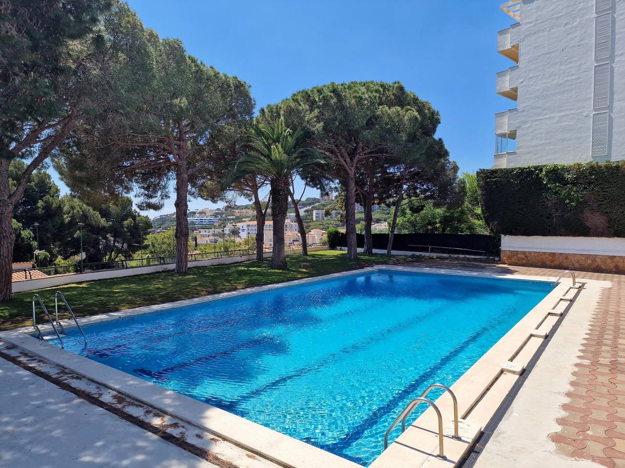 Entire vacation apartment, Apartment with incredible views and a communal pool in Sant Feliu de Guíxols, Costa Brava