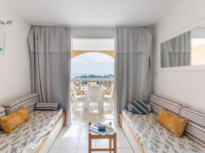 Gîte pour 4 personnes, avec jardin ainsi que terrasse et piscine, animaux acceptés dans Gare Du Dramont - 3