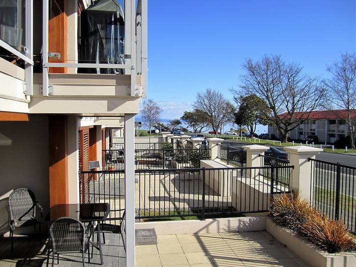 Holiday apartment for 4 people, with terrace and pool in Taupo