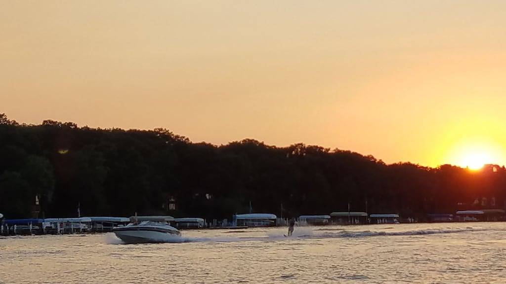 Log Cabin for 10 Guests in Iowa, USA