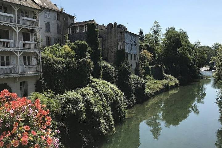 Location de vacances pour 8 personnes, avec terrasse à Lasseube - 4