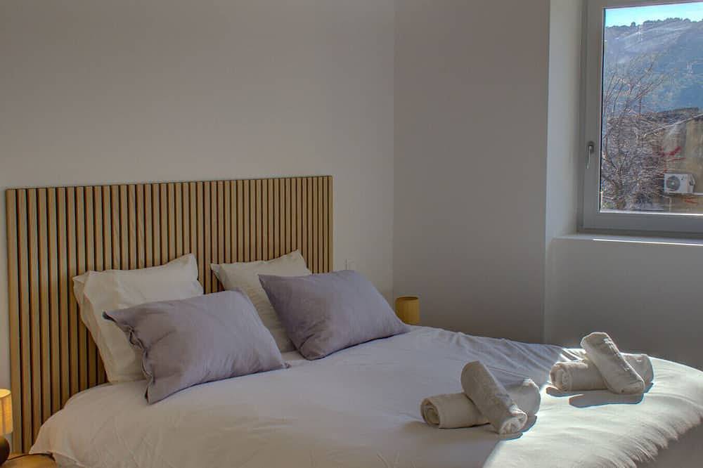 Renovated Village House with Courtyard – Heart of Saint-Paul-Trois-Châteaux in Saint-Paul-Trois-Châteaux, Nyons region