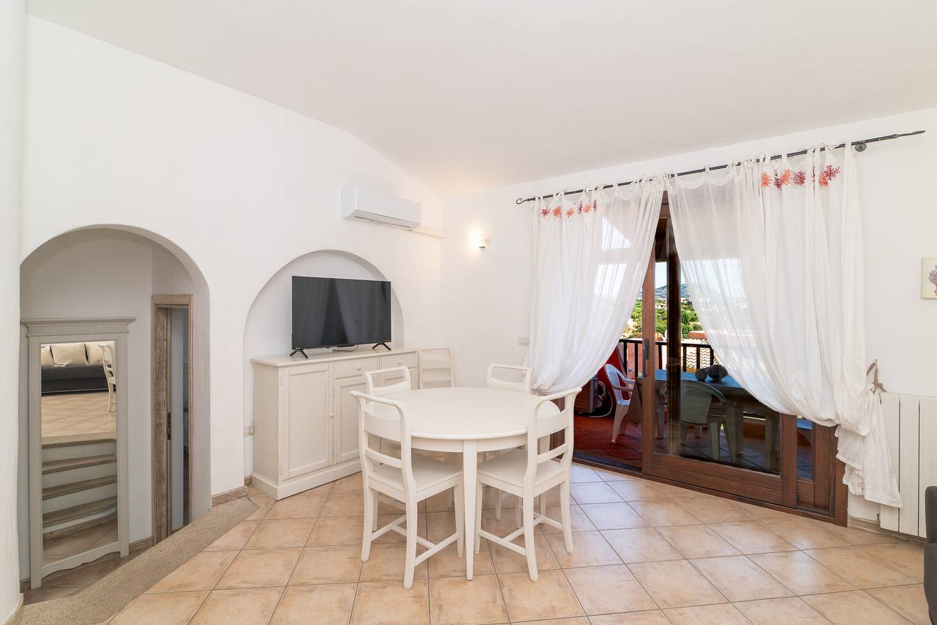 Entire apartment, Apartment 'Tavolara Porto San Paolo E2' with Sea View, Shared Pool and Air Conditioning in Porto San Paolo, Loiri Porto San Paolo
