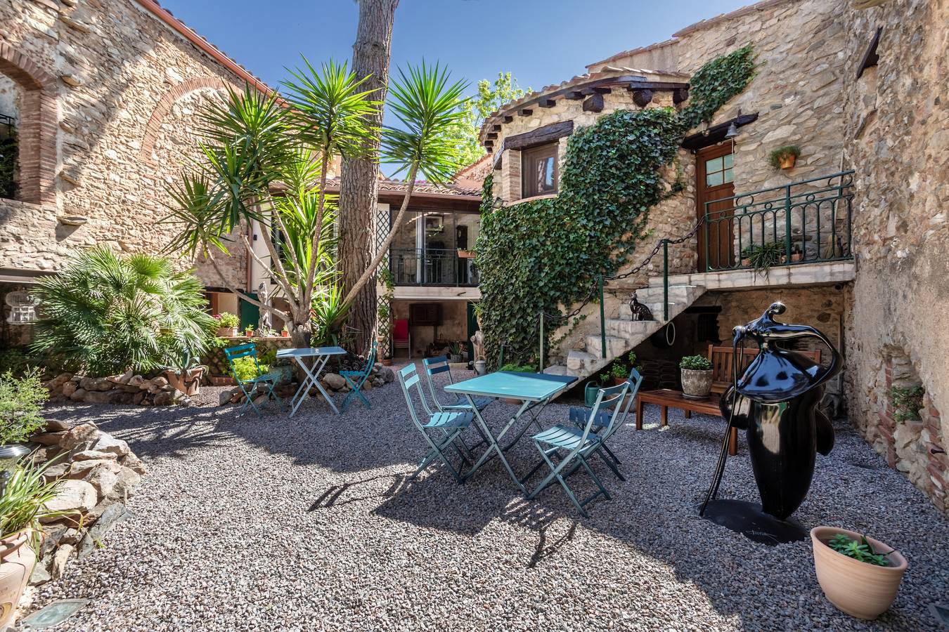 Casa de huéspedes 'Colombine Chambre Double Deluxe' con jardín compartido y aire acondicionado in Sainte-Colombe-de-la-Commanderie, Region de Perpignan