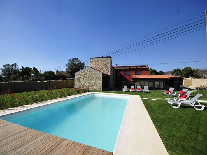 Casa rural para 8 personas, con piscina y balcón en Barcelos