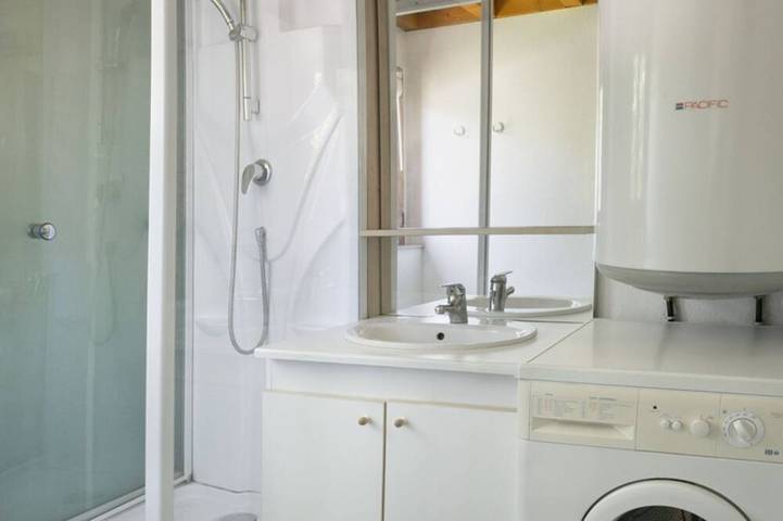 Gîte pour 2 personnes, avec Terrasse et Piscine à La Balme-de-Sillingy - 3