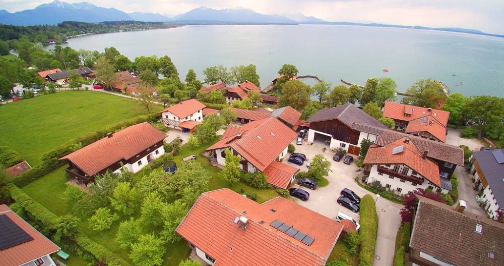 Gäste- und Apartmenthaus Wiesholler - Ferienwohnung Typ 13, mit 2 Schlafzimmer und Terrasse in Chieming, Chiemsee