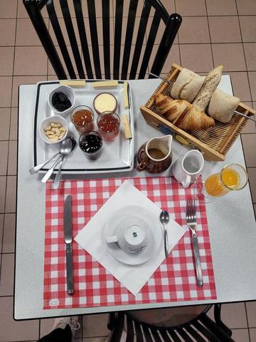 Hôtel pour 2 personnes, avec terrasse, animaux acceptés à Contrexéville