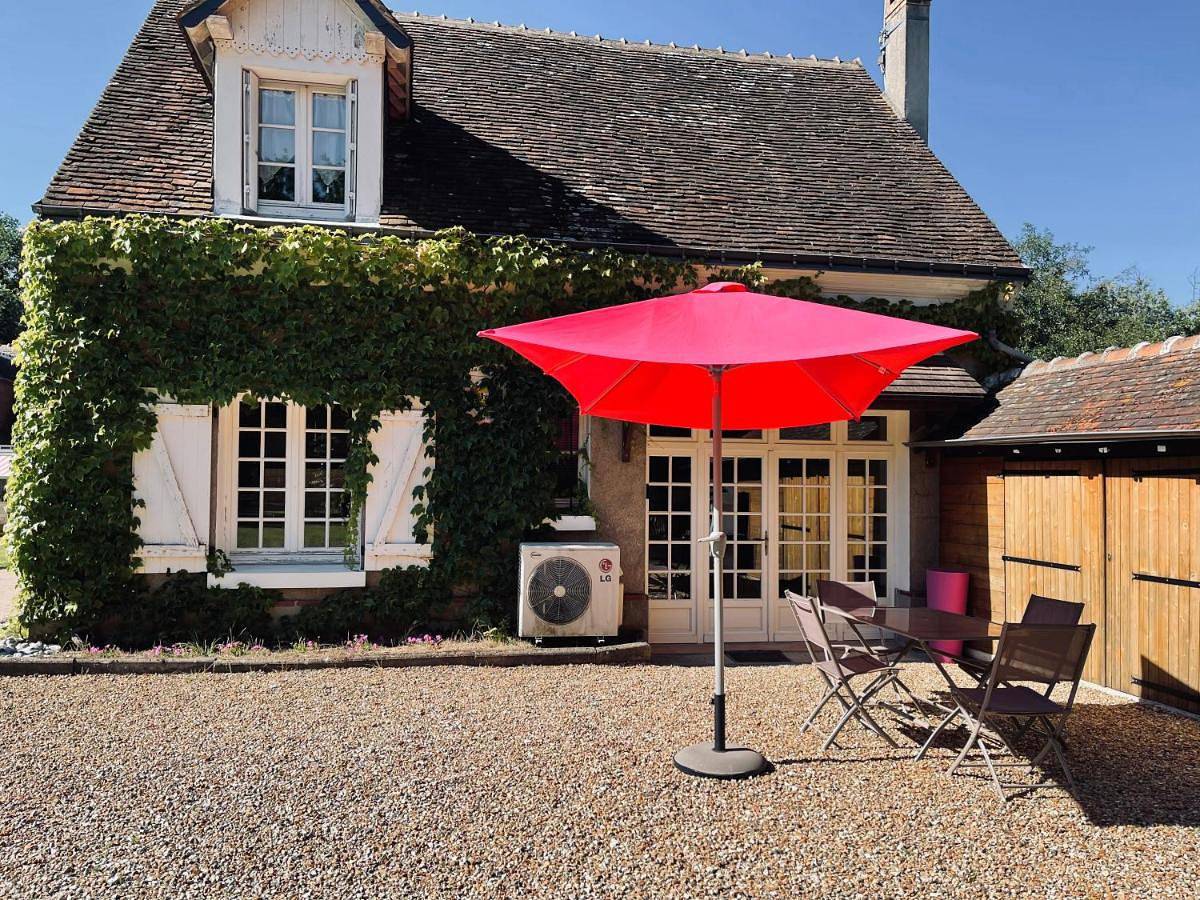 Two-Bedroom House in Esvres, Région de Tours