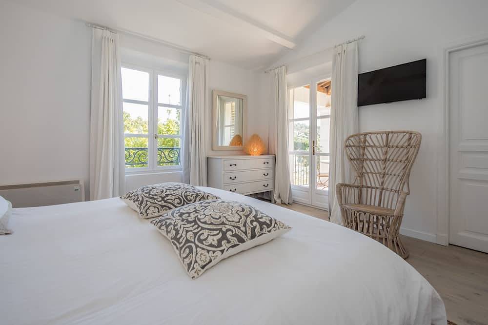 Magnificent Villa on the secure Domaine du Golf de Saint-Tropez Gassin in Gassin, Mittelmeerküste (Frankreich)