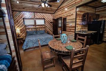 Glamping for 4 Guests in Hochatown, Broken Bow Lake, Picture 3