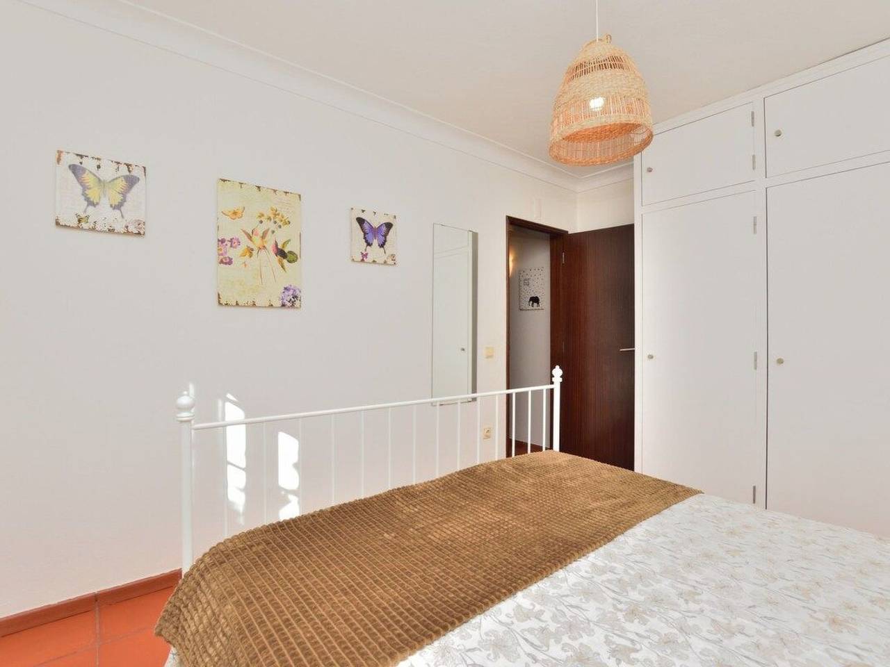 Mit Garten, Grill und Terrasse in Aroeira, Corroios