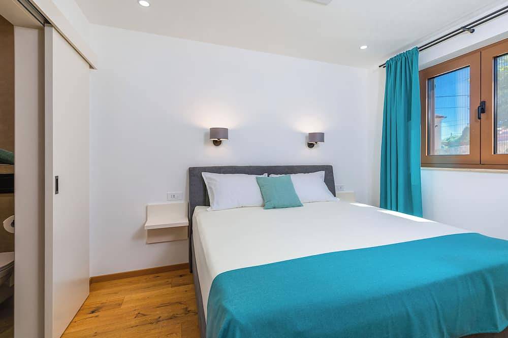 Casa del Mare... Quiet location... spacious swimming pool... relaxing vacation. in Lakmartin, Krk (isla)