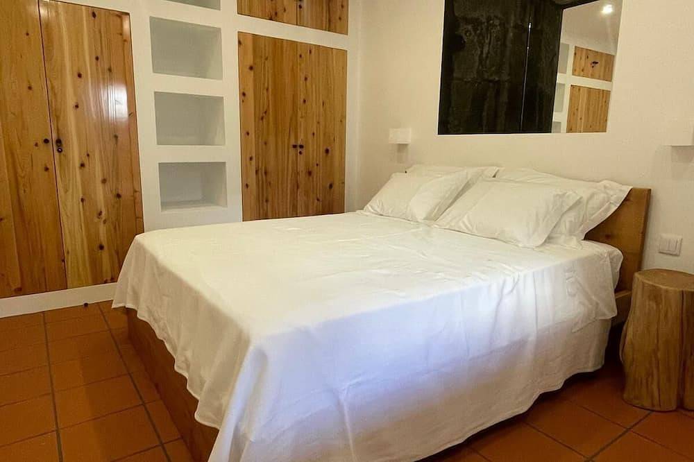 Apartamento entero, Apartamento Carpe Noctem - Piso acogedor a 2 minutos del mar in Urzelina, São Jorge
