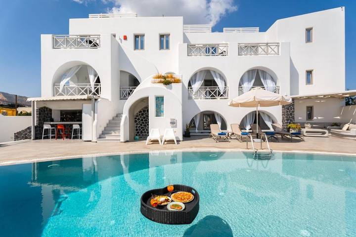 Hôtel pour 6 personnes, avec terrasse ainsi que vue et piscine, animaux acceptés