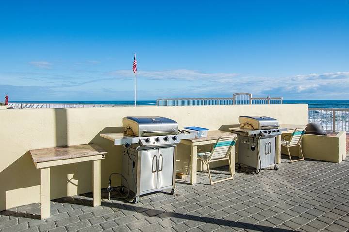 Vacation rental for 6 people, with pool and sauna as well as balcony in Daytona Beach Shores