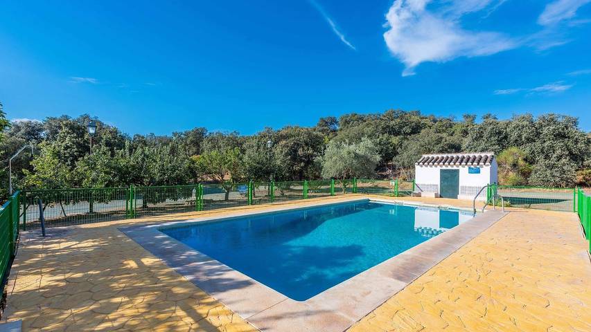Casa rural para 18 personas, con balcón/terraza y piscina, Se admiten mascotas en Archidona - 2