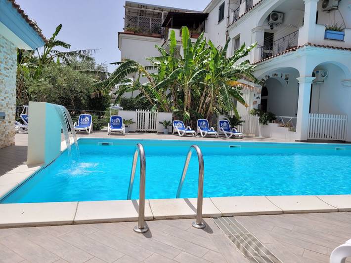 Ferienwohnung für 7 Personen, mit Terrasse und Garten sowie Pool