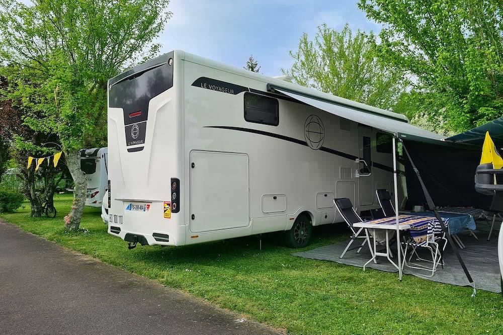 Electrified Camping Pitch in Bessé-sur-Braye, Sarthe