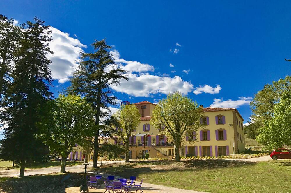 Entire apartment, Relaxing in the Drôme Provençal in Ferrassières, Nyons region