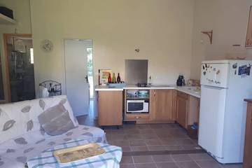 Gîte pour 4 personnes, avec terrasse ainsi que piscine et jardin à Saint-Paul-en-Forêt