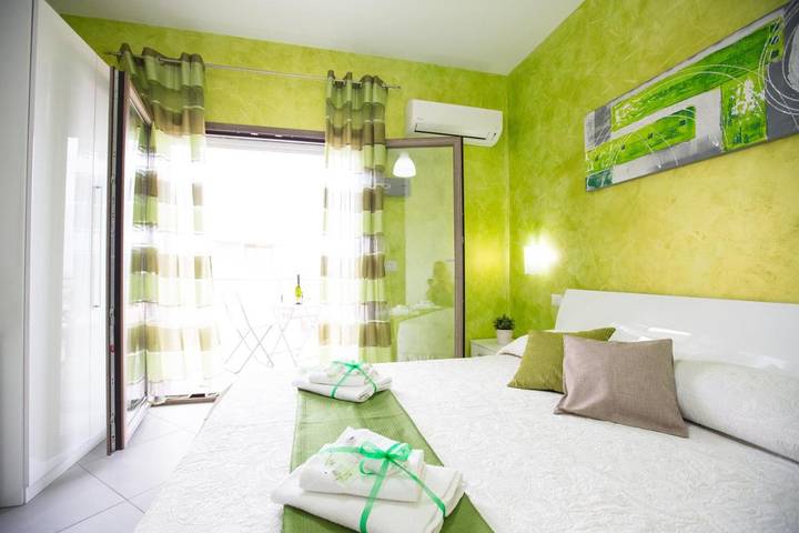 Chambre d’hôte pour 2 personnes, avec vue et balcon, adapté aux familles à Cefalù - 2