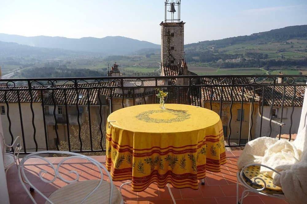 Appartement entier, Très bel appartement duplex, terrasse et vue panoramique dans village médiéval in La Cadière-d'Azur, Côte méditerranéenne (France)