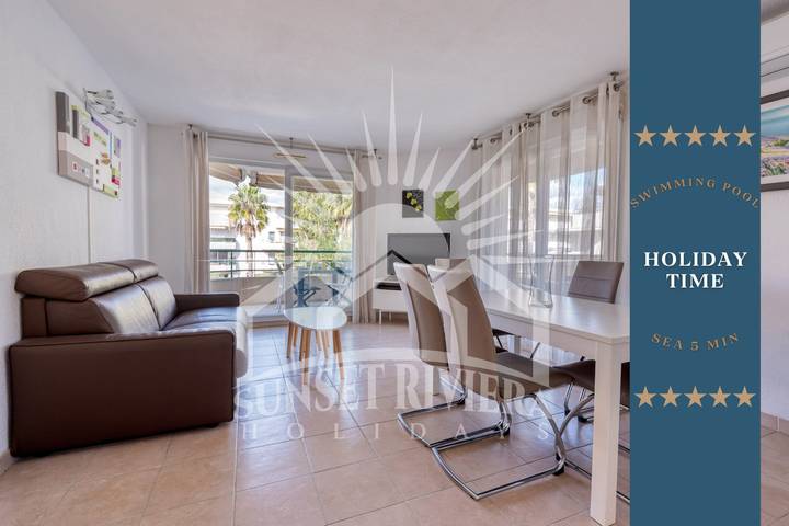 Gîte pour 6 personnes, avec piscine et balcon, adapté aux familles dans Parc de Vaugrenier