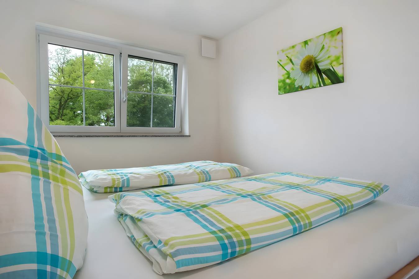 Ganze Wohnung, Ferienwohnung 'Waldsuite' mit Gemeinschaftsterrasse, Gemeinschaftsgarten und Wi-Fi in Friedrichshafen, Region Bodensee-Oberschwaben