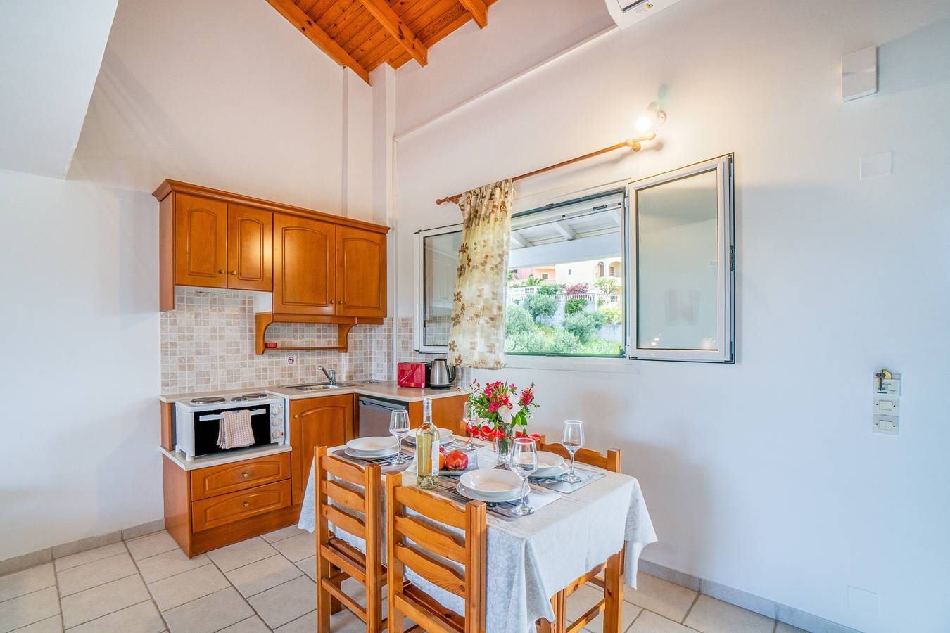 Ganze Wohnung, Ferienwohnung 'Standard Family 18' mit Gemeinschaftspool, Wi-Fi und Klimaanlage in Arillas Agiou Georgiou, Arillas