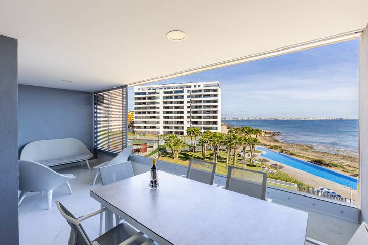 Location de vacances pour 5 personnes, avec Balcon ainsi que Terrasse et Jardin dans Punta Prima (Alicante)