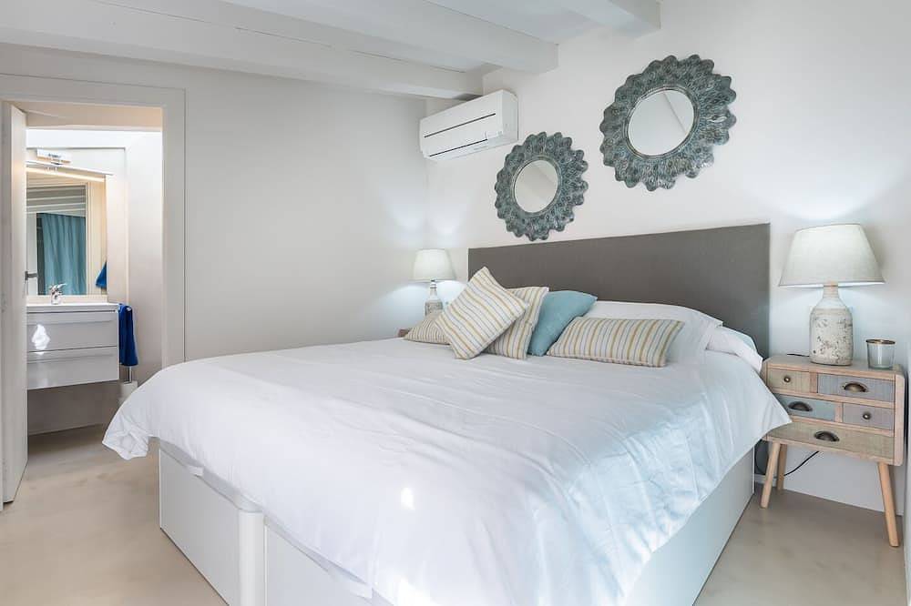 Sa Caseta.  A newly renovated urban house. 1 min walk to town square in Sóller, West Majorca