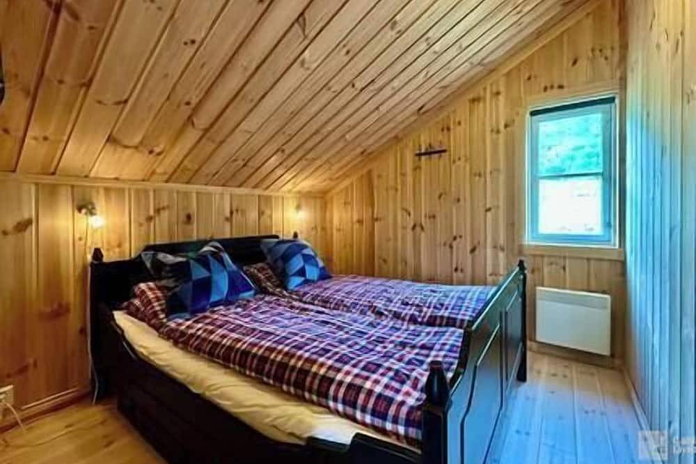 Indoor hot tub, views & nature, cosy family cabin in Tyin-Filefjell, Vang