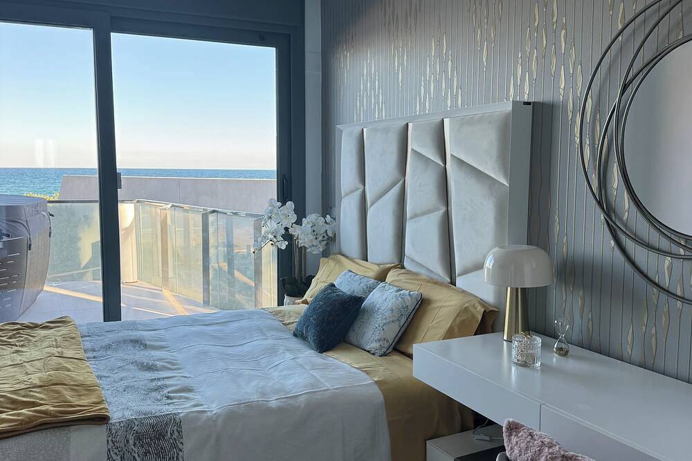 Majestic Luxury Villa Overlooking The Sea, Alicante.In First Line Beach!!! in El Cabo de las Huertas, San Juan Playa