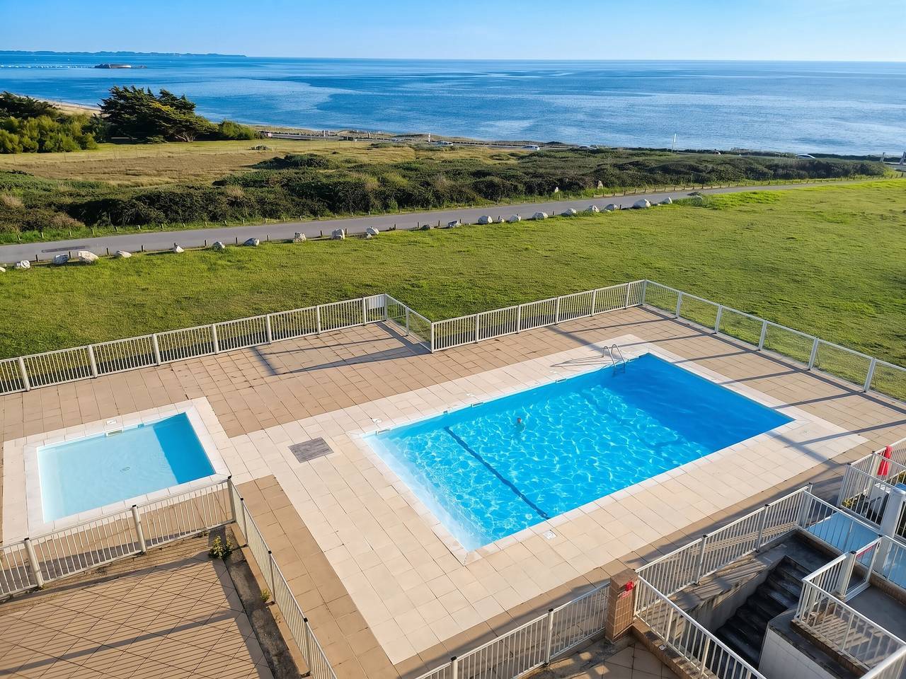 Appartement entier, Appartement vue mer et piscine à Guidel - 42m² - Tennis in Guidel, Côte des Mégalithes