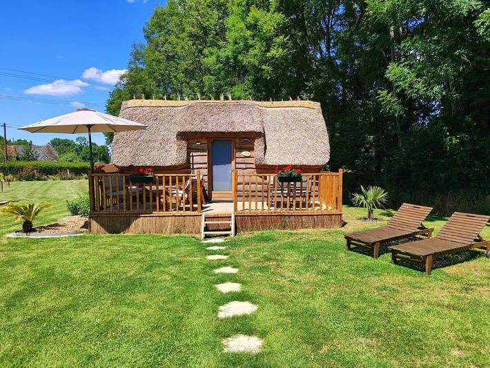 Location de vacances pour 2 personnes, avec Balcon et Terrasse ainsi que Jacuzzi et Jardin dans l' Eure