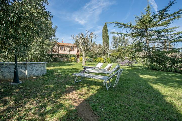 Huisdiervriendelijke Finca 'Flores' met uitzicht op de bergen, gedeeld zwembad & Wi-Fi in Roccastrada, Provincie Grosseto