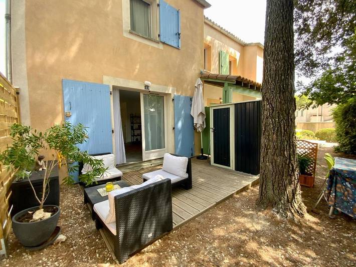 Maison de vacances pour 4 personnes, avec terrasse ainsi que piscine et jardin