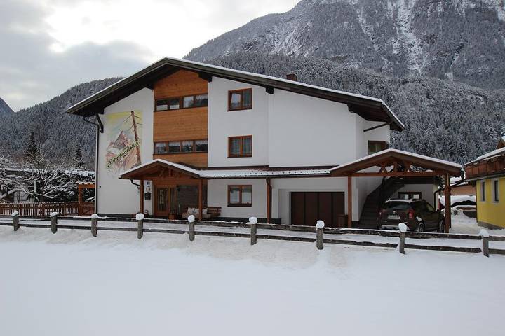 Ferienwohnung für 3 Personen, mit Balkon und Garten sowie Pool in Oetz - 2