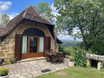Gîte pour 4 personnes, avec vue et jardin à Béduer