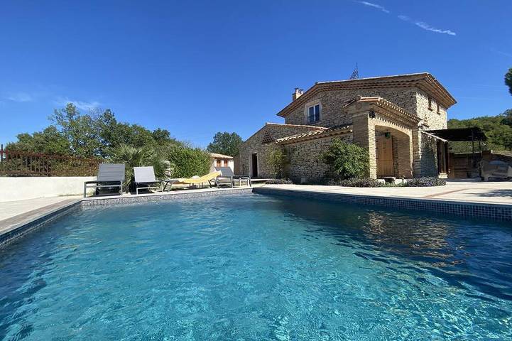 Villa pour 8 personnes, avec jardin et terrasse, animaux acceptés