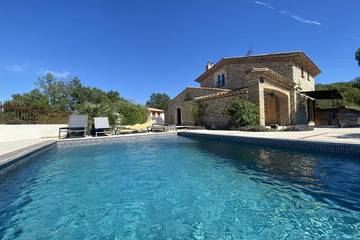 Cottage pour 8 personnes, avec jardin et terrasse, animaux acceptés à Larnas