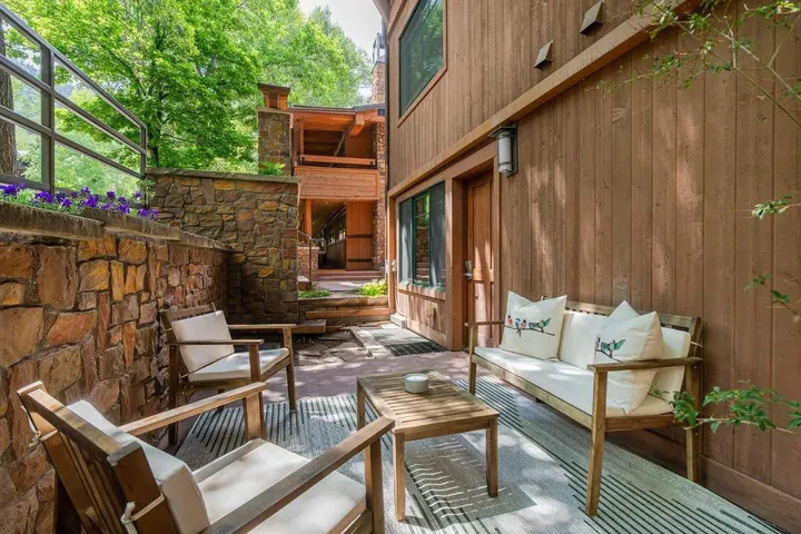 Holiday home for 10 people, with pool and terrace as well as hot tub - 1