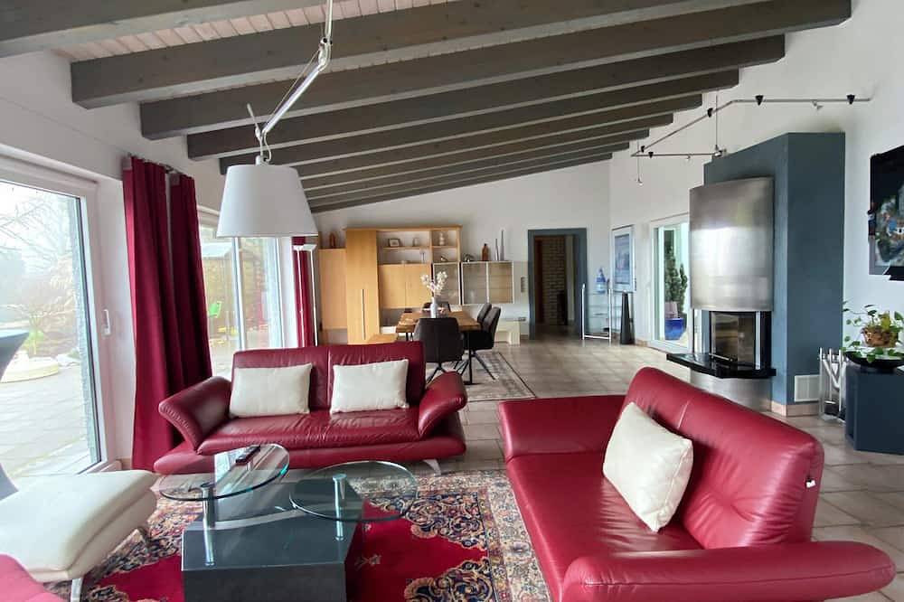 Traum Ferienhaus in Mensfelden mit Fernblick, 5 km von Limburg entfernt in Hünfelden, Landkreis Limburg-Weilburg