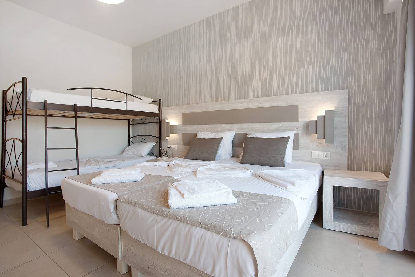 Entire apartment, Apartment "Paradise Zante One Bedroom Suite" with Shared Pool & Wi-Fi in Laganas, Zakynthos