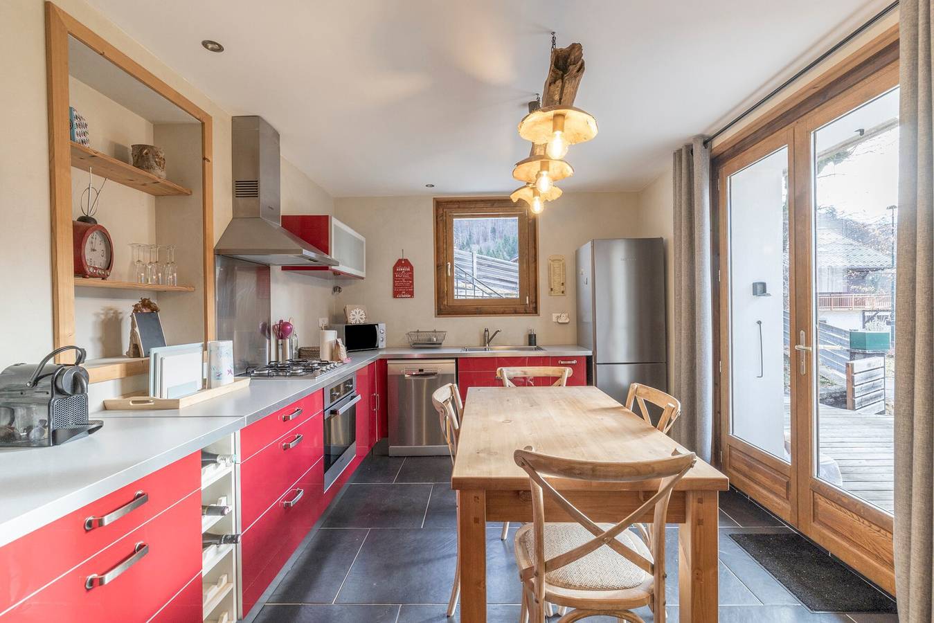 Entire apartment, Samoëns – Apartment for 6 with Terrace, Garden & Panoramic Views in Samoëns, Bonneville region