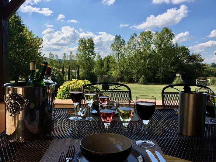 Location de vacances pour 6 personnes, avec vue et sauna ainsi que piscine et jardin, animaux acceptés à Thénac - 4